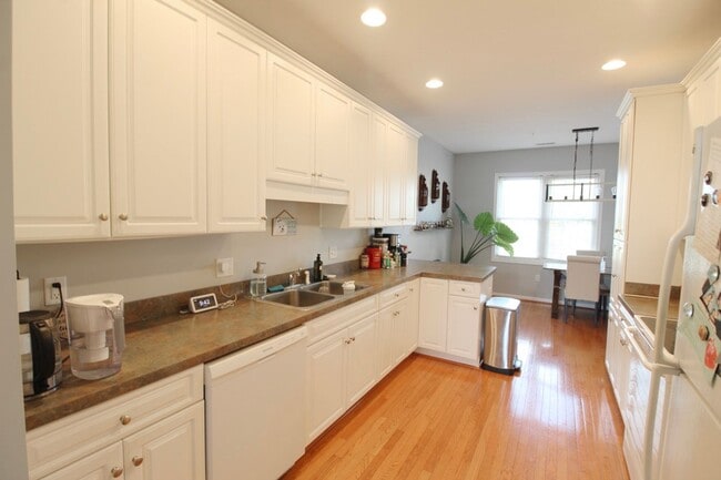 Foto del edificio - Large townhome with garage for rent in Taylor Springs!