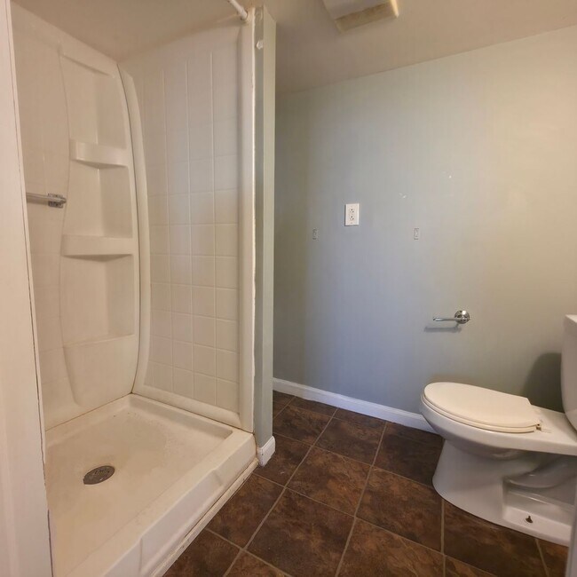 Foto del edificio - Single Family Home 4  beds 1 bath COMING S...