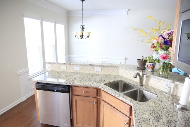 Building Photo - 6441 Silver Star Ln