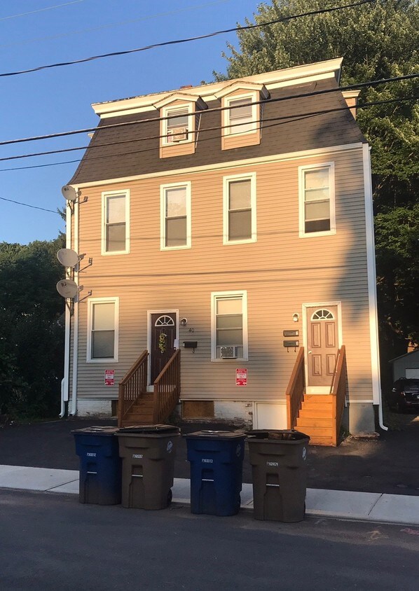 Primary Photo - 40 Ward St