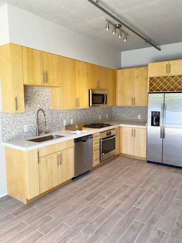 Foto principal - 353 E Bonneville Ave