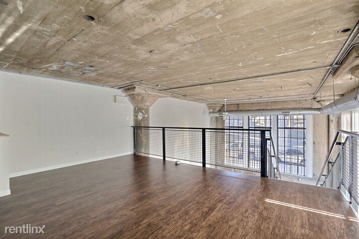 Building Photo - 3112 Canton St