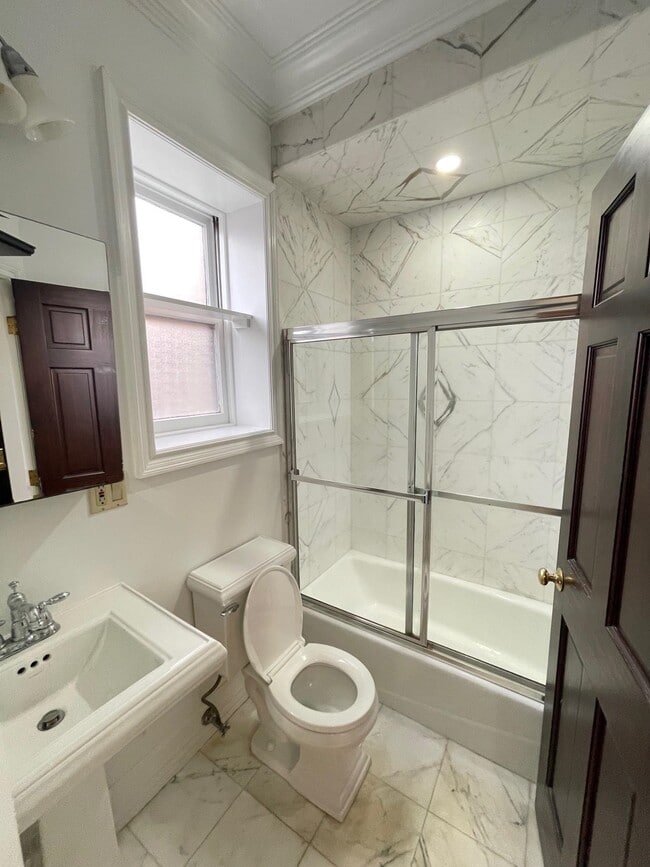 Foto del edificio - 145 Grand St