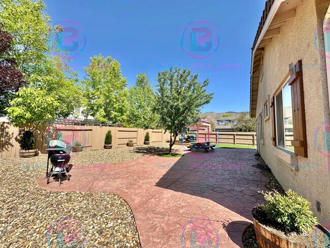 Foto del edificio - Charming 2-Bed + Bonus Room Corner Lot Hom...