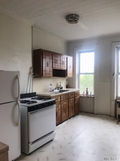 Foto del edificio - 64-40 Madison St