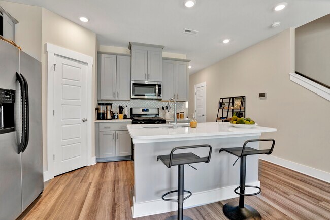 Modern, fully stocked kitchen. - 842 Thread Way