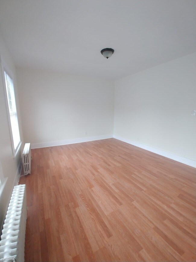 Foto del edificio - 4 br, 2 bath  - 287 Lloyd St Fl 2