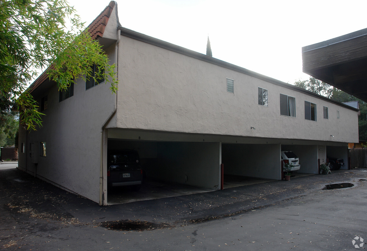 Building Photo - 208 E Aliso St