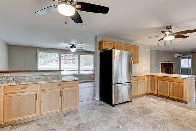Foto del edificio - Updated 3 Bedroom, 2 Bath Home with Spacio...