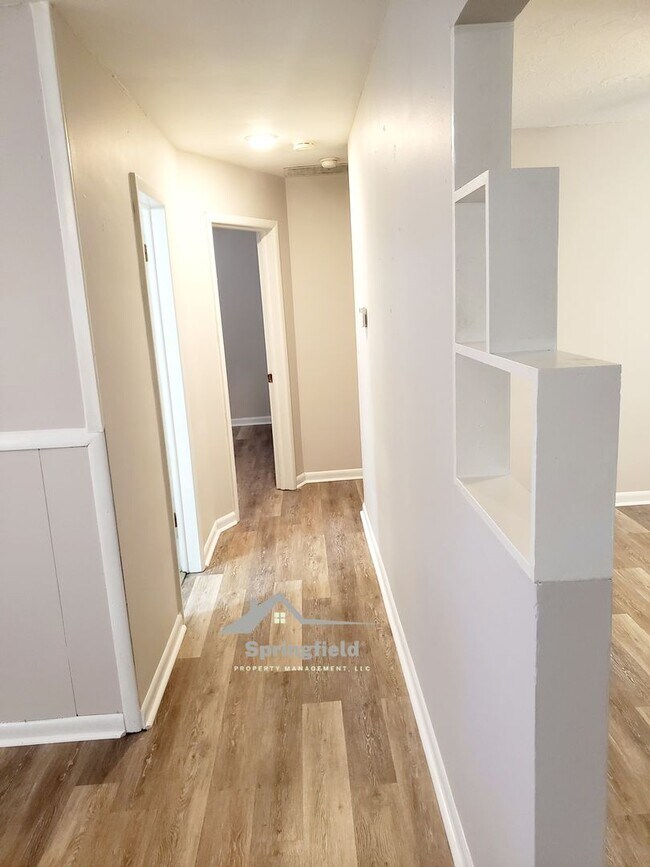 Foto del edificio - Cute Bunglo Style,  2 Bed Rooms, 1 Bath, 1 Car Garage w/ Opener