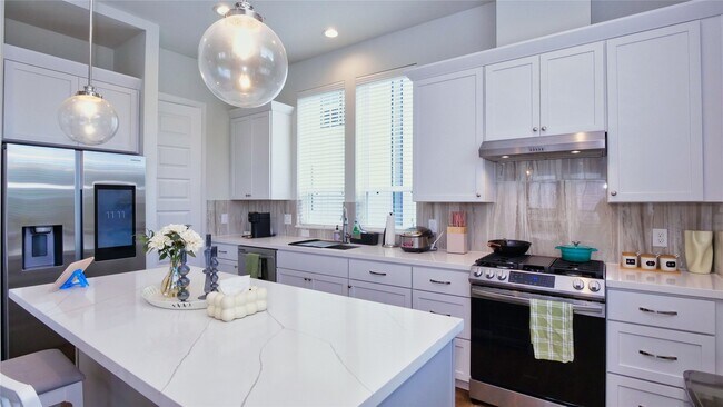 Building Photo - 2720 Grand Fountains Dr