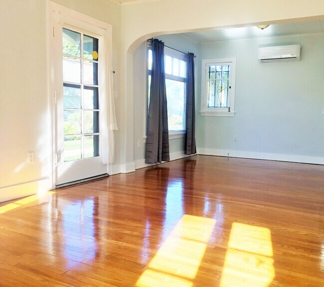 Foto del edificio - 745 E Orange Grove Blvd