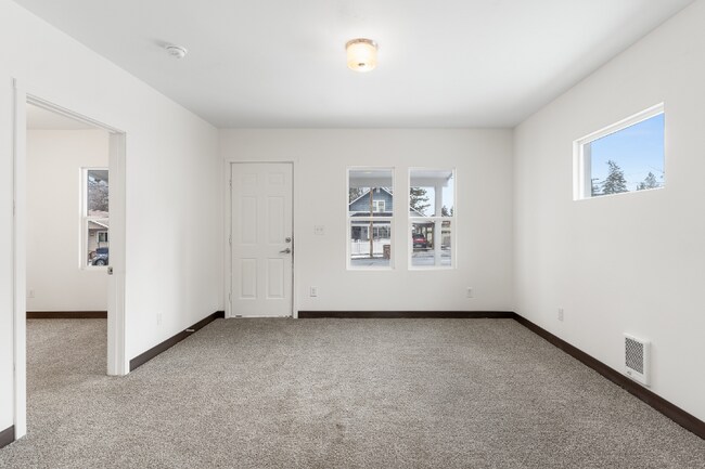Building Photo - 1718 E 15th Ave
