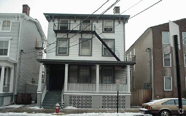 Foto principal - 108 Bayard St