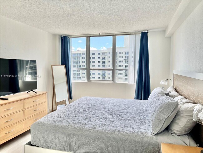 Foto del edificio - 1500 Bay Rd