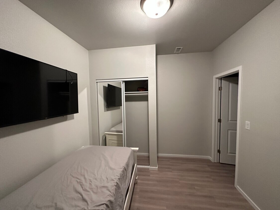 Foto del edificio - 5222 Remington Dr