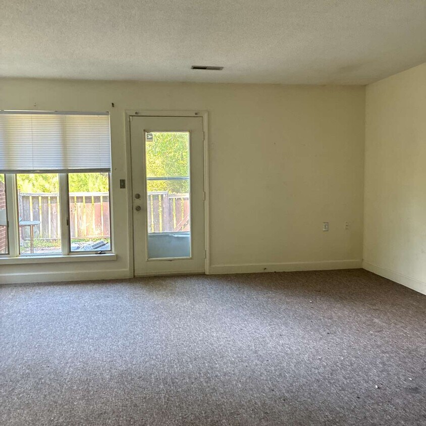 Building Photo - 200 Santree Dr