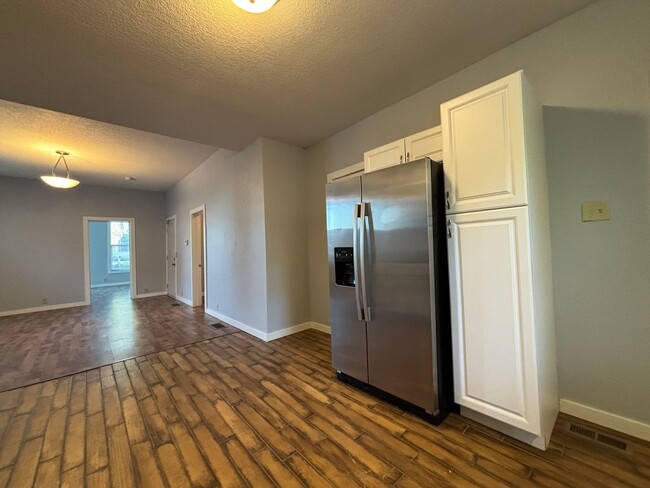 Building Photo - 421 Mt Ida St