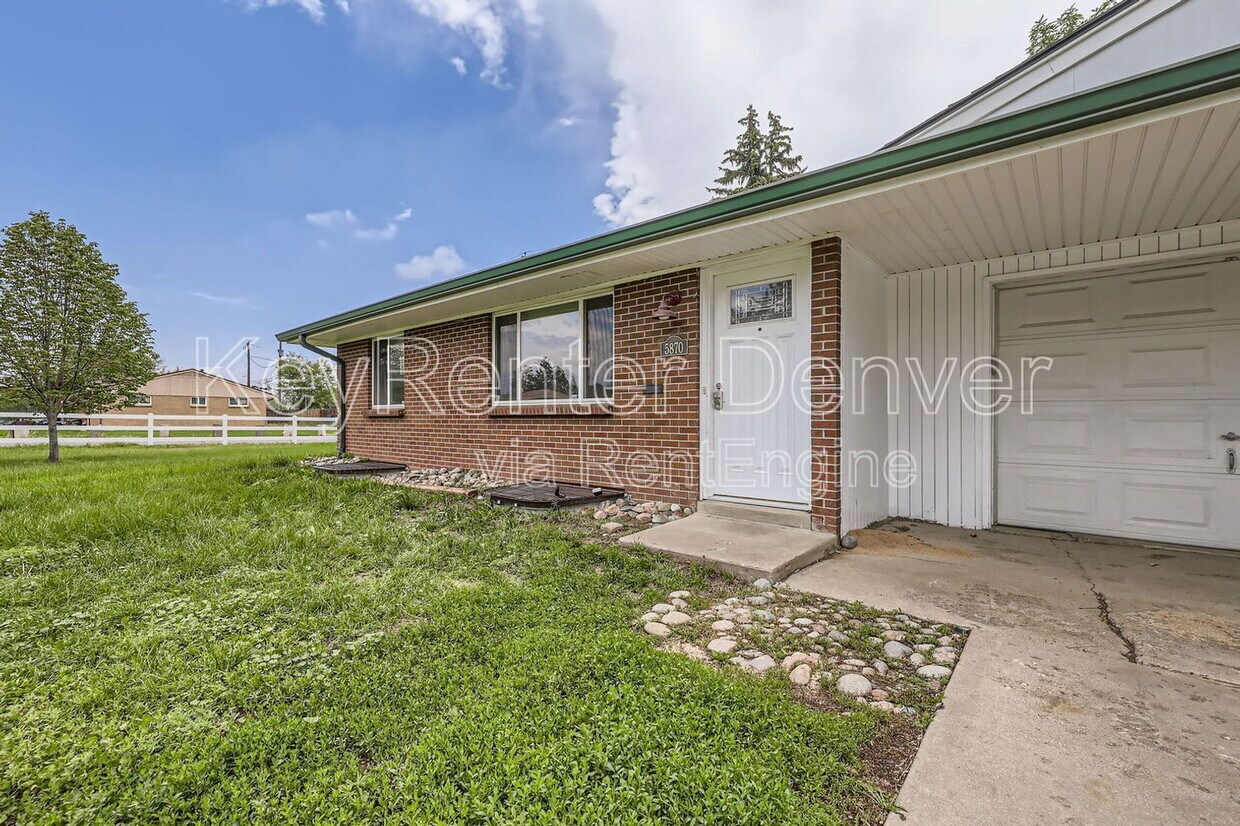 Primary Photo - 5870 W 5th Ave