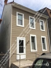 Building Photo - 633 Walnut St