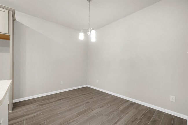 Building Photo - 5606 Hyde Park Dr