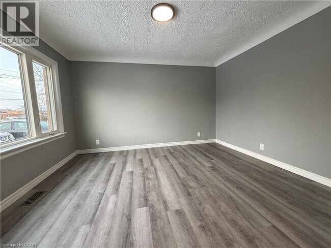 Photo du bâtiment - 90 Lorne St