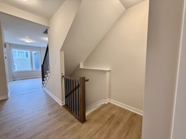 Building Photo - 532 Promontory Pl