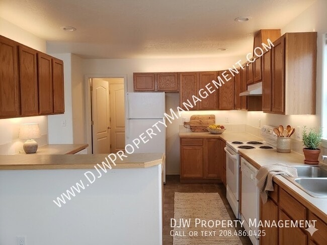 Building Photo - 2130 S Dorothy Ave