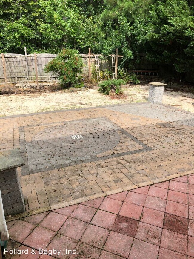 Foto del edificio - 4 br, 2.5 bath House - 5630 Hereld Green Dr.