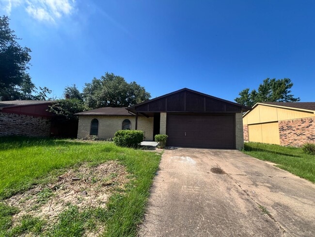 Building Photo - Updated 3-Bedroom Home recently updated.