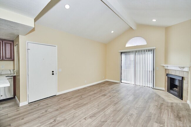 Foto del edificio - 22729 Lakeway Dr