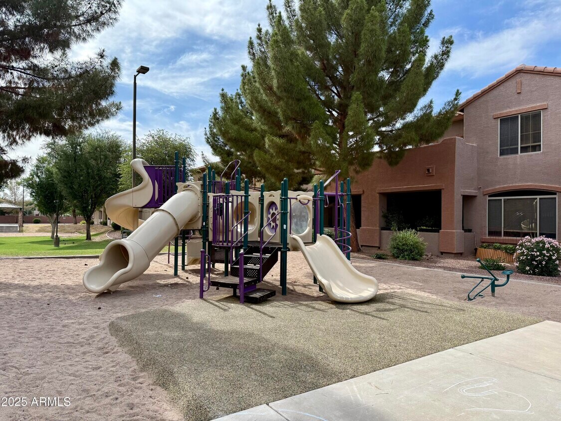 Foto principal - 2600 E Springfield Pl