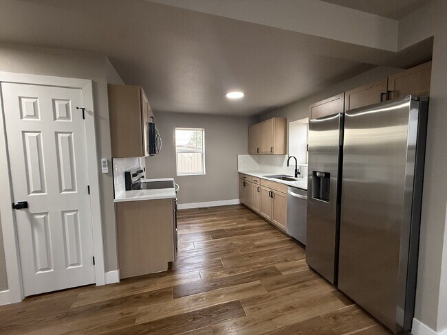 Foto del edificio - Completely Renovated 3-Bedroom Home | Garage & Ample Parking