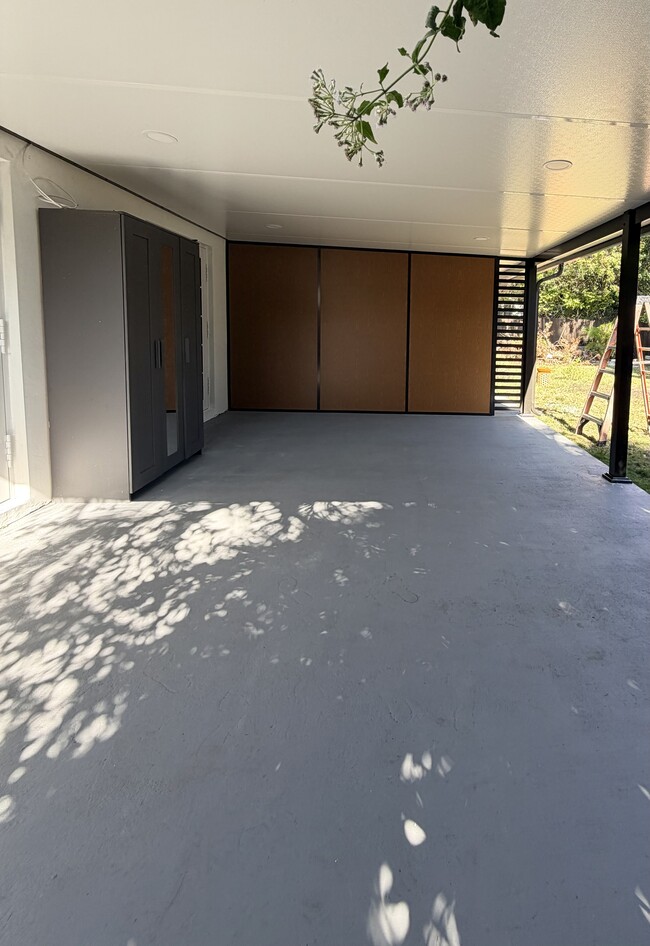 Building Photo - 925 SW 94th Ave