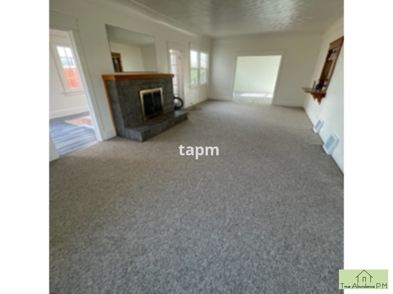 Primary Photo - Stunning and Classy Five Bedroom