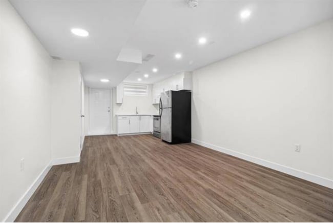 Building Photo - 10320 243 St