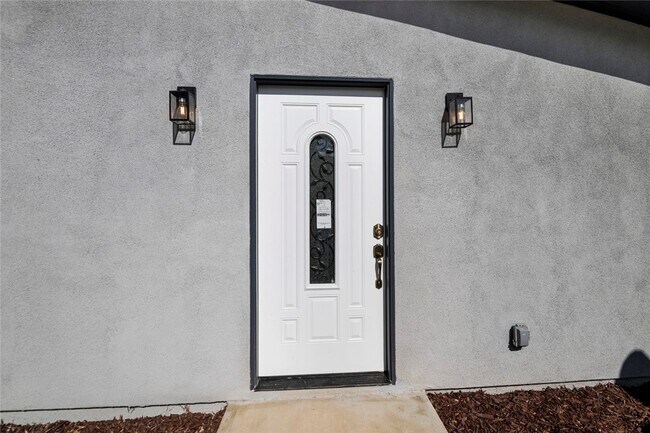 Building Photo - 6652 Palm Ave
