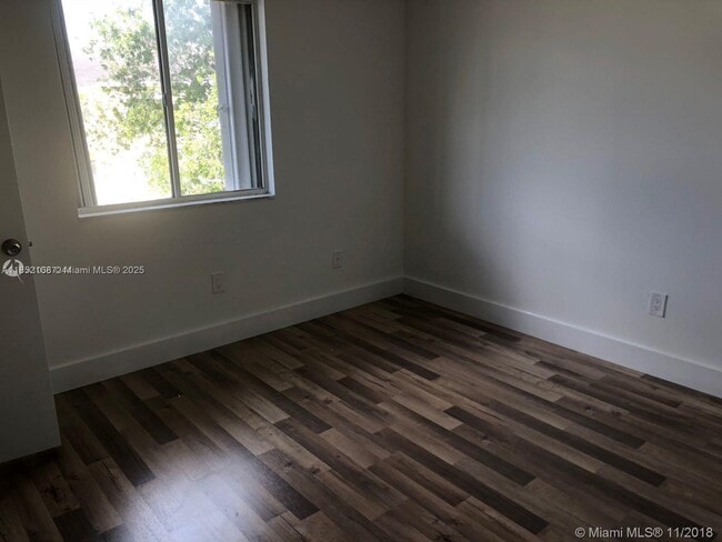 Foto del edificio - 253 NE 12th Ave
