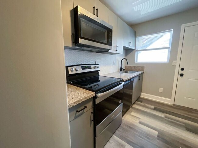 Foto del edificio - 150 Fairfield Pl NW