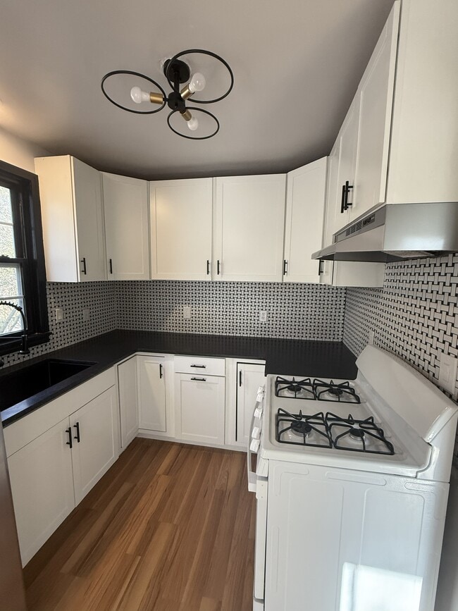 Building Photo - 728 47th Way S