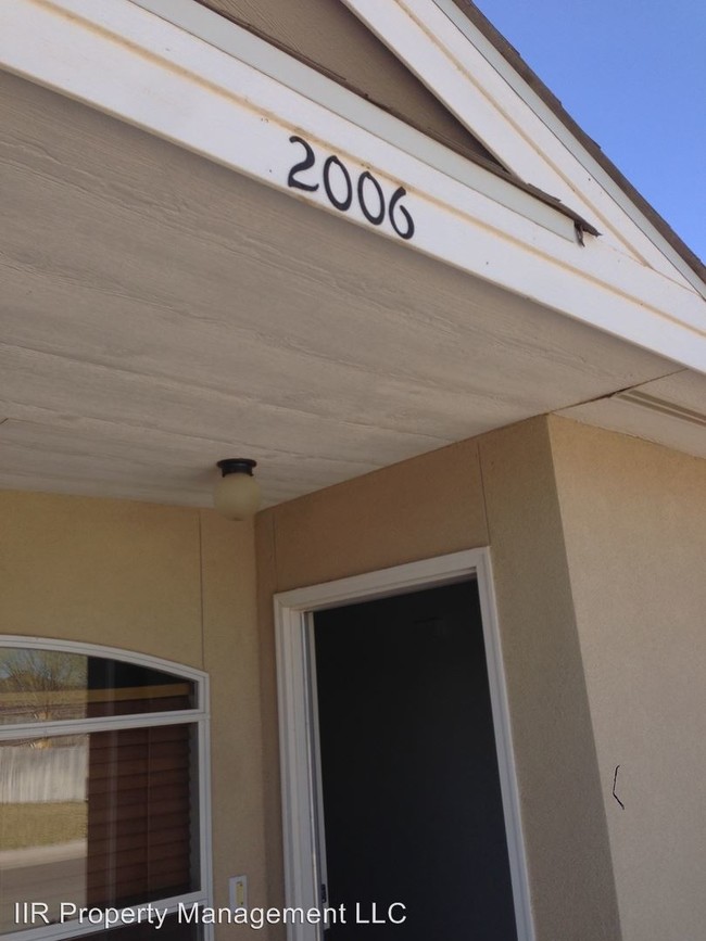 Foto del edificio - 2006 Clover Ln
