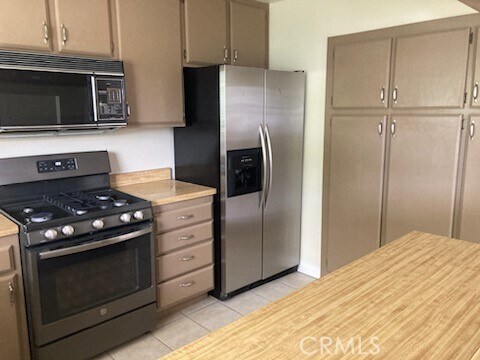 Foto del edificio - 3739 Howard Ave