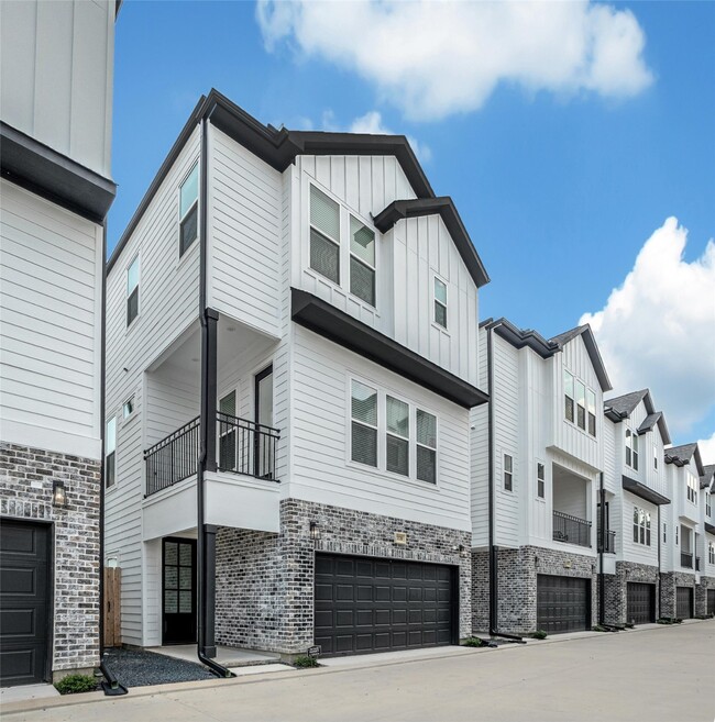 Building Photo - 717 Marcella St