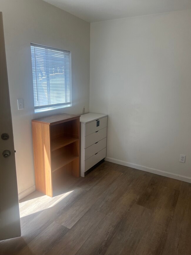 Building Photo - 3853 Bentley Ave