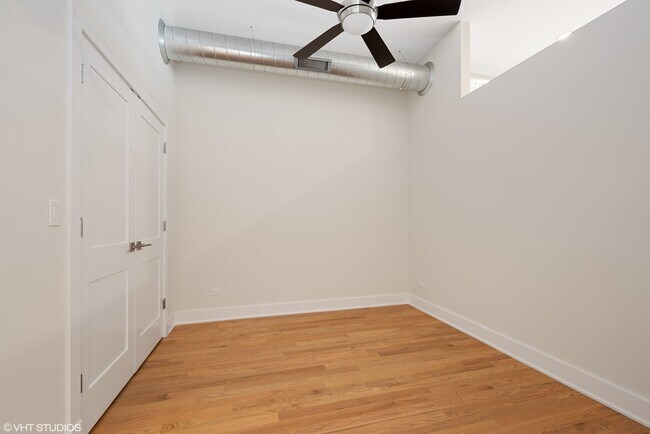 Building Photo - 4405 N Artesian Ave