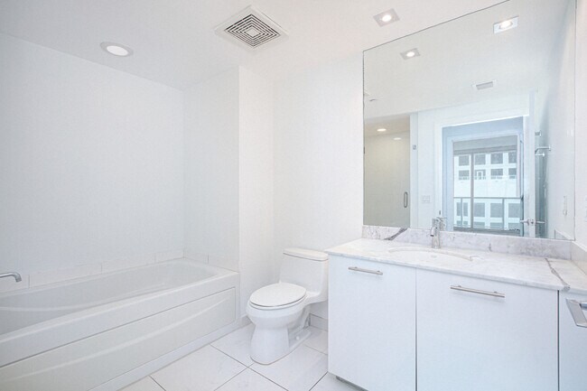 Building Photo - 500 Brickell Ave