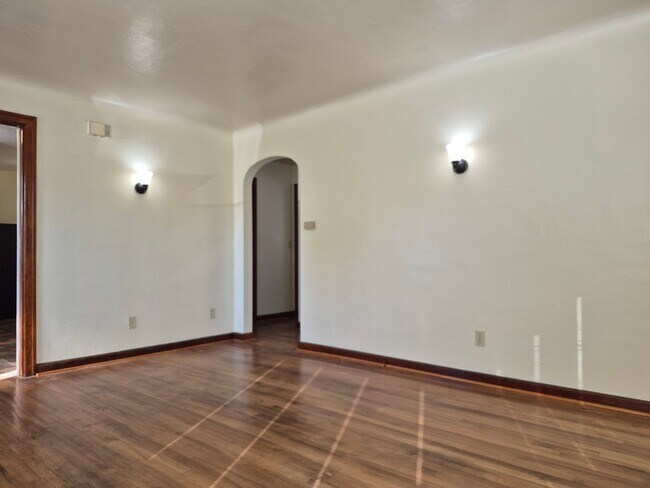 Building Photo - 810 High Ave