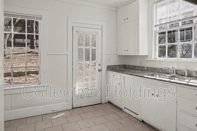 Foto del edificio - 1811 Fairfax Ave