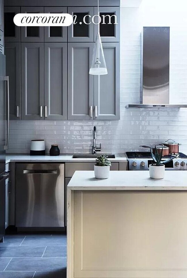 Foto del edificio - 44 Monroe Pl