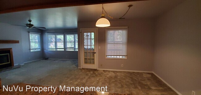 Building Photo - 2 br, 2 bath House - 8238 N Village Dr #2